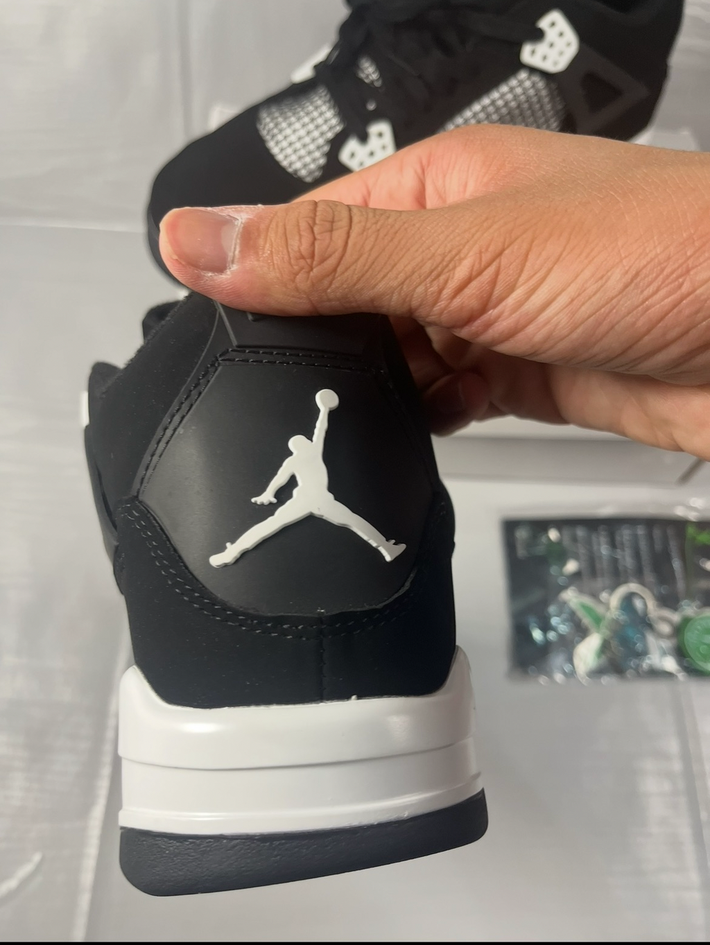 J4 white thunders