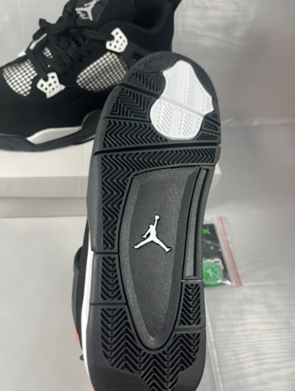 J4 white thunders