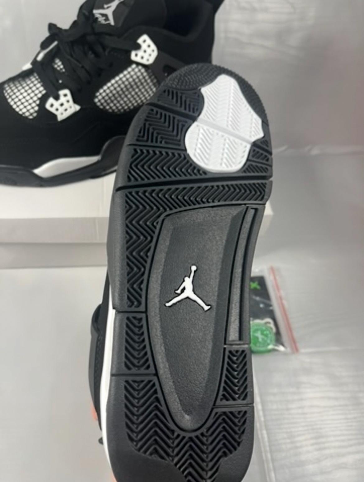 J4 white thunders