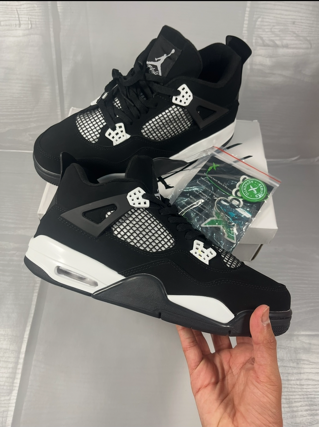 J4 white thunders