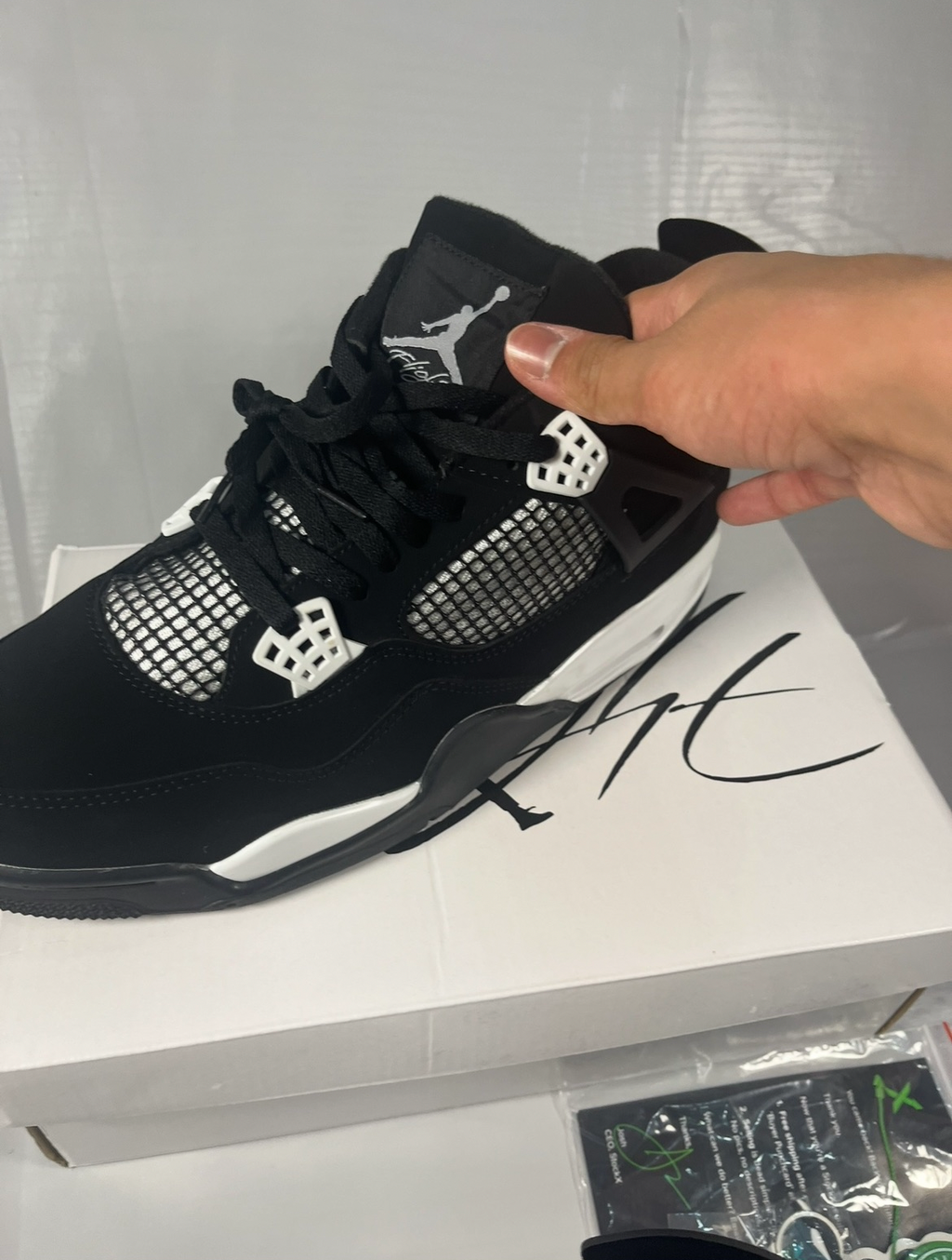 J4 white thunders
